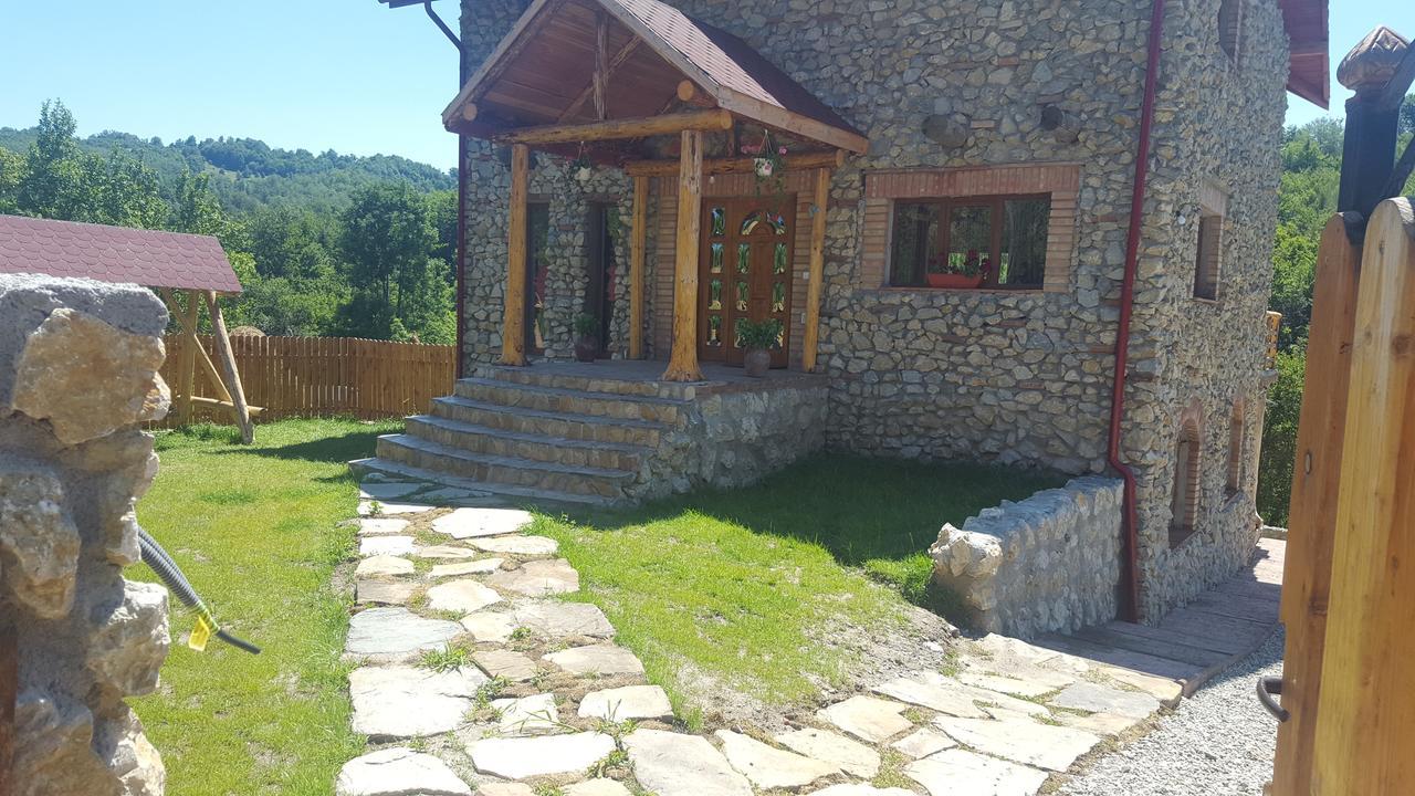 Casa Din Piatra Hotel Poiana  Buitenkant foto