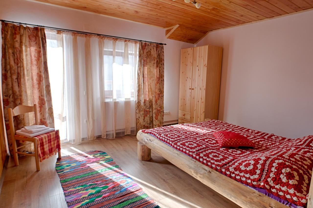 Casa Din Piatra Hotel Poiana  Buitenkant foto